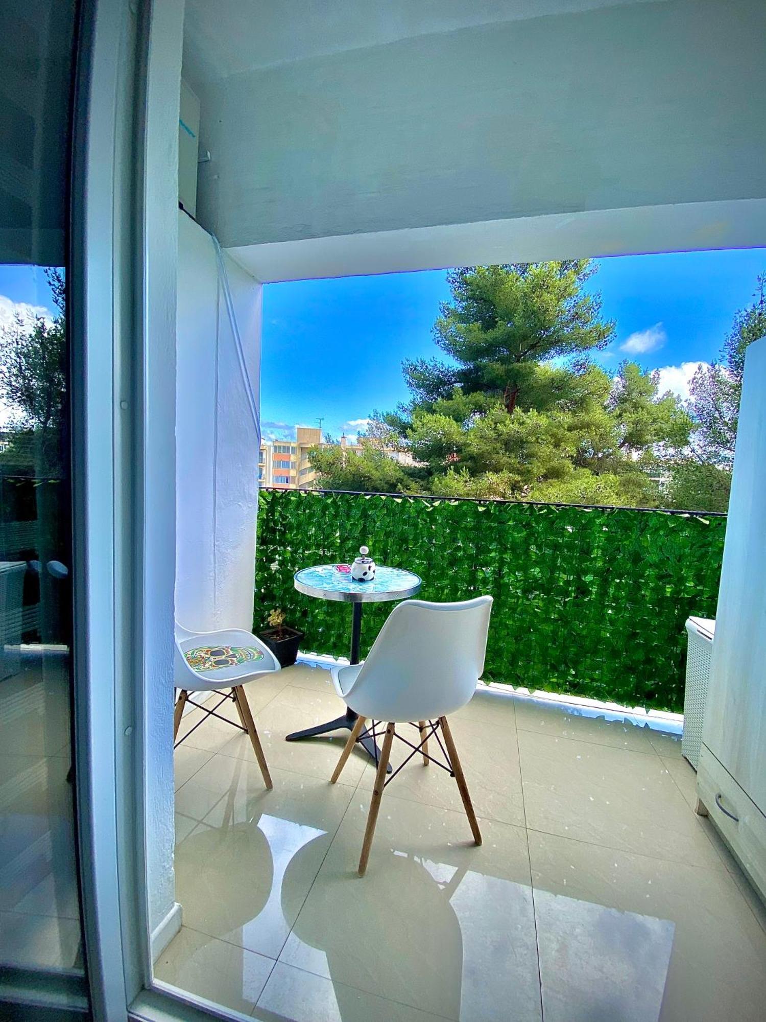Sunny Riviera Apartment